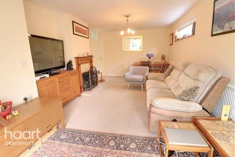3 Chestnut Close, Grayshott, Hindhead, GU26 6LN