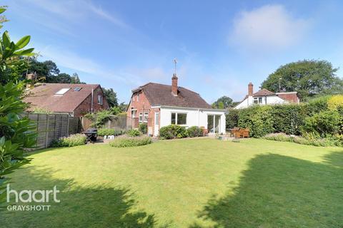 3 Chestnut Close, Grayshott, Hindhead, GU26 6LN