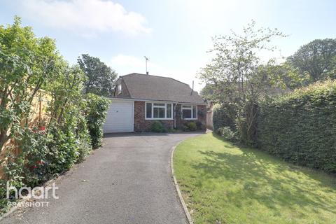 3 Chestnut Close, Grayshott, Hindhead, GU26 6LN