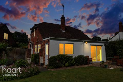 3 Chestnut Close, Grayshott, Hindhead, GU26 6LN