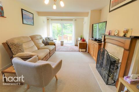 3 Chestnut Close, Grayshott, Hindhead, GU26 6LN