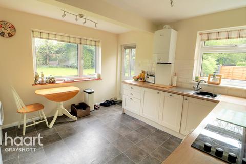 3 Chestnut Close, Grayshott, Hindhead, GU26 6LN