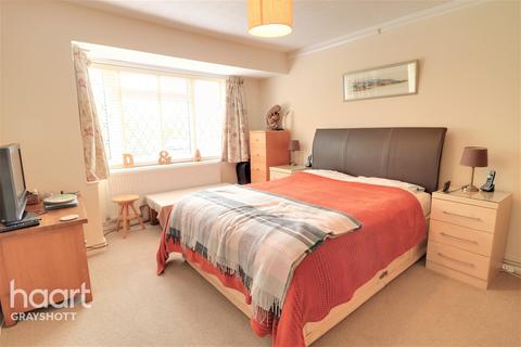 3 Chestnut Close, Grayshott, Hindhead, GU26 6LN