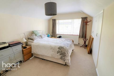 3 Chestnut Close, Grayshott, Hindhead, GU26 6LN