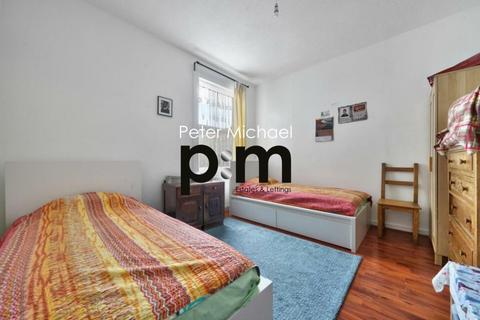 3 bedroom flat to rent, Hazelwood Lane, Palmers Green
