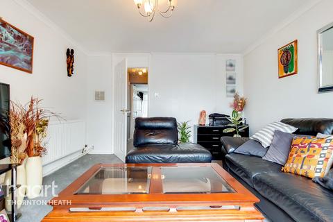 16 Montgomery Close, Mitcham, CR4 1XT