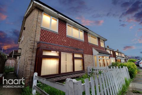 1 Kestrel Close, Hornchurch, RM12 5LS
