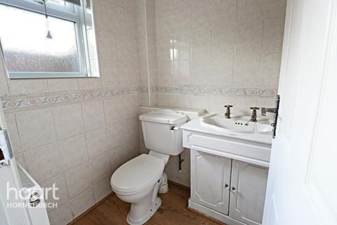 1 Kestrel Close, Hornchurch, RM12 5LS
