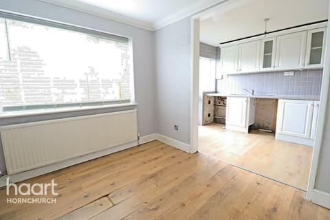 1 Kestrel Close, Hornchurch, RM12 5LS