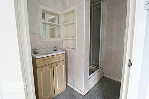 1 Kestrel Close, Hornchurch, RM12 5LS