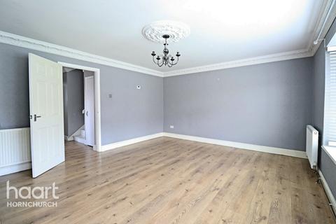 1 Kestrel Close, Hornchurch, RM12 5LS