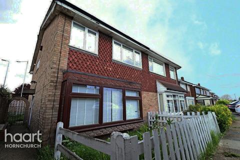 1 Kestrel Close, Hornchurch, RM12 5LS