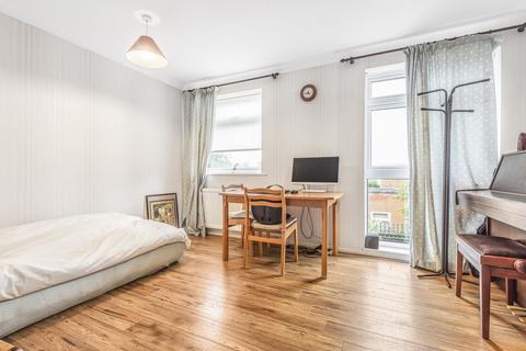5 Dumbleton Close, Kingston Upon Thames, KT1 3ST