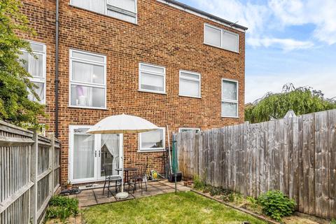 5 Dumbleton Close, Kingston Upon Thames, KT1 3ST