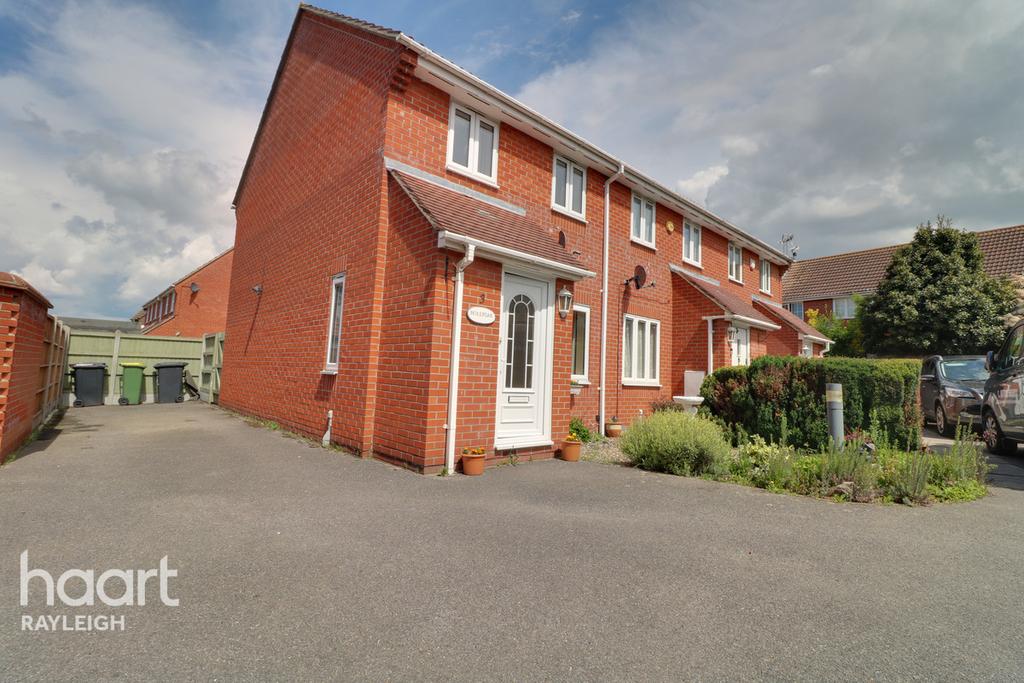 Shelley Place, Langham Drive, Rayleigh 2 bed semidetached house £290,000