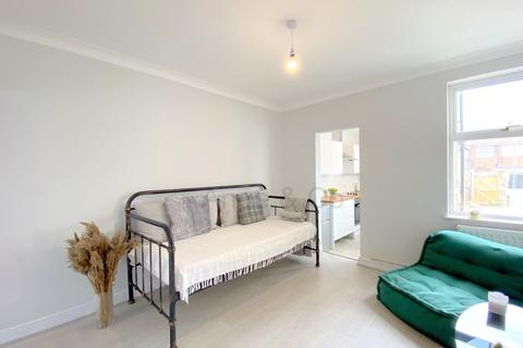27 Avondale Road, Lowestoft, NR32 2HU