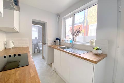 27 Avondale Road, Lowestoft, NR32 2HU