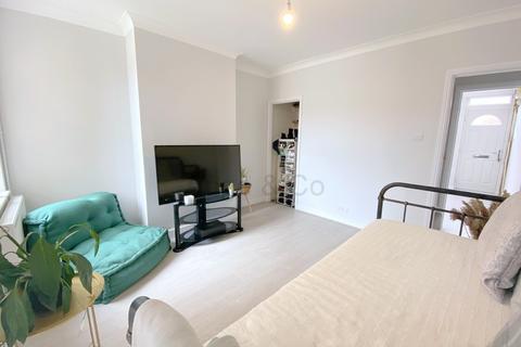 27 Avondale Road, Lowestoft, NR32 2HU