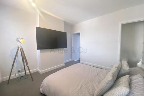 27 Avondale Road, Lowestoft, NR32 2HU