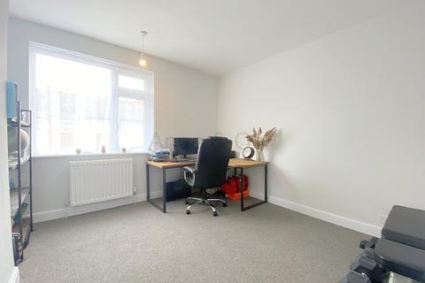 27 Avondale Road, Lowestoft, NR32 2HU