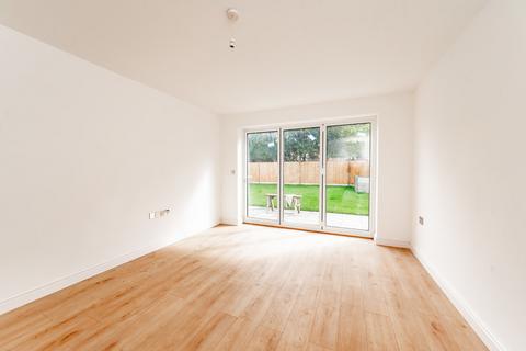 2 bedroom detached bungalow to rent, Camberley, Surrey