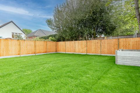 2 bedroom detached bungalow to rent, Camberley, Surrey