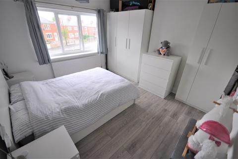 123 Highfield Crescent, Thorne, Doncaster, DN8 4DN