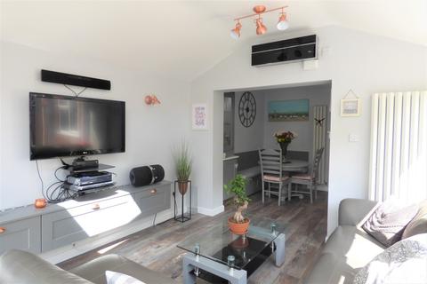2 Crompton Close, Little Haywood, Stafford, ST18 0YS