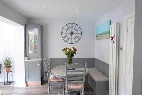 2 Crompton Close, Little Haywood, Stafford, ST18 0YS