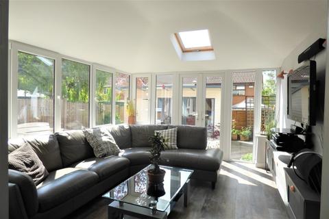 2 Crompton Close, Little Haywood, Stafford, ST18 0YS