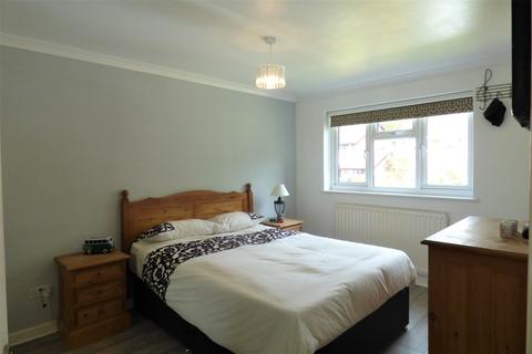 2 Crompton Close, Little Haywood, Stafford, ST18 0YS