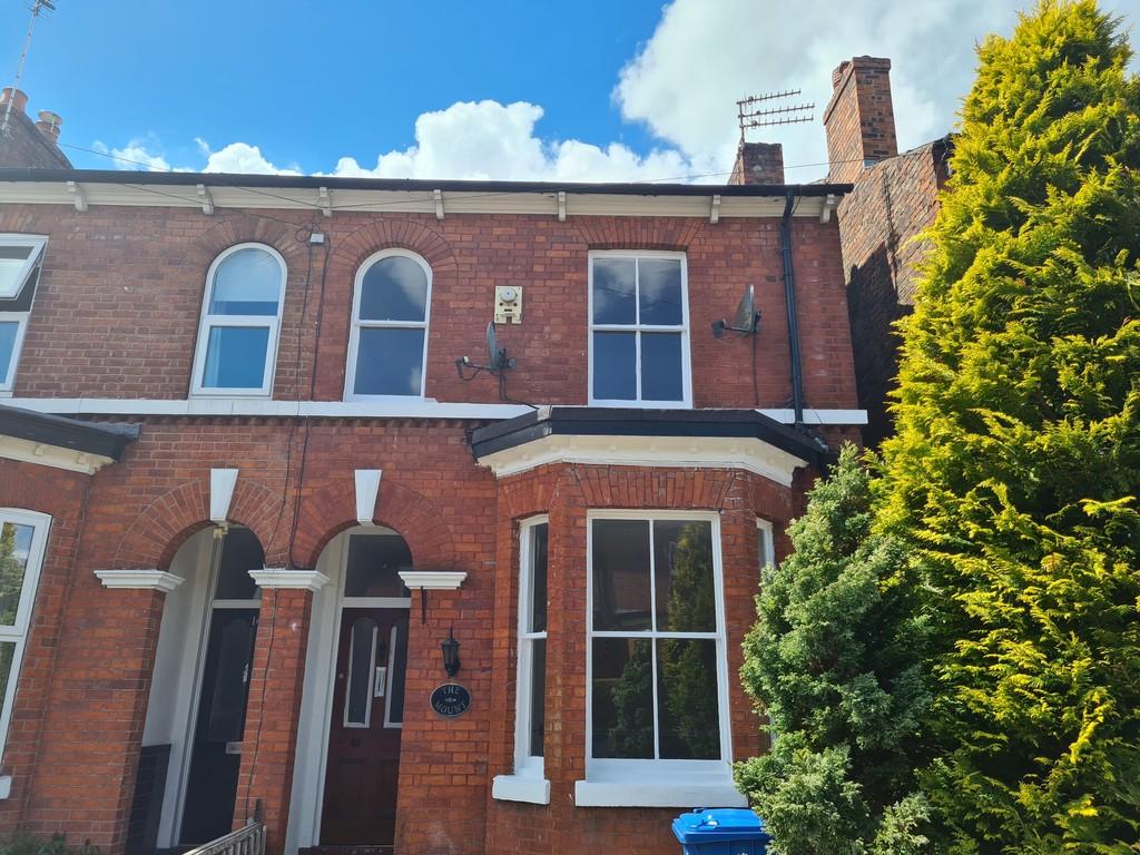 Osborne Road, Altrincham 2 bed end of terrace house £1,095 pcm (£253 pw)