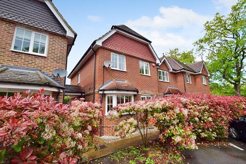 9 Kings Glade, Yateley, GU46 7UT
