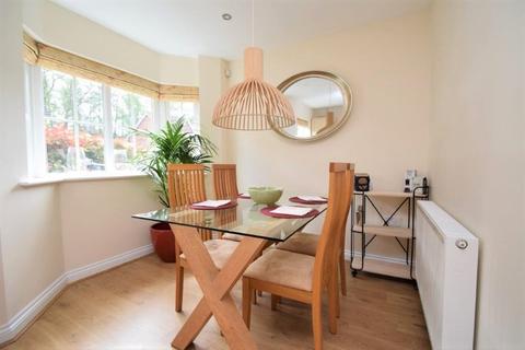 9 Kings Glade, Yateley, GU46 7UT