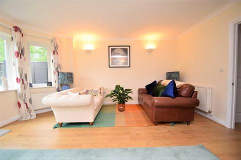 9 Kings Glade, Yateley, GU46 7UT