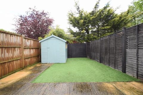 9 Kings Glade, Yateley, GU46 7UT