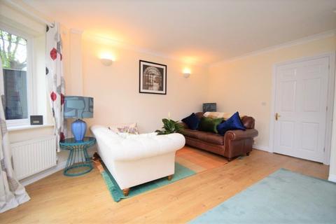 9 Kings Glade, Yateley, GU46 7UT