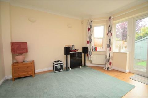 9 Kings Glade, Yateley, GU46 7UT