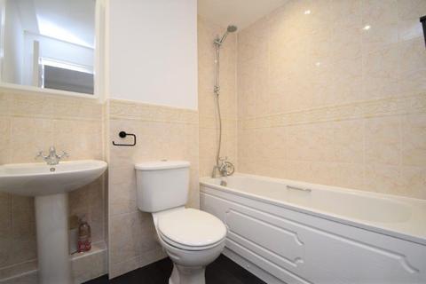 9 Kings Glade, Yateley, GU46 7UT