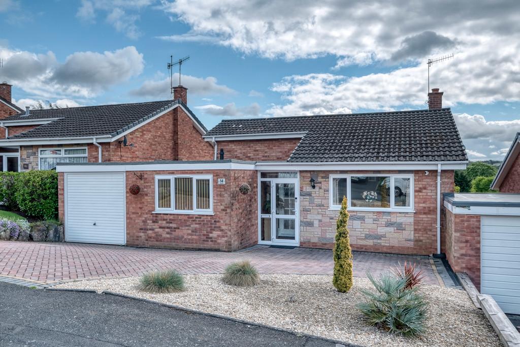 Westfields, Catshill, Bromsgrove, B61... 3 bed detached house £350,000