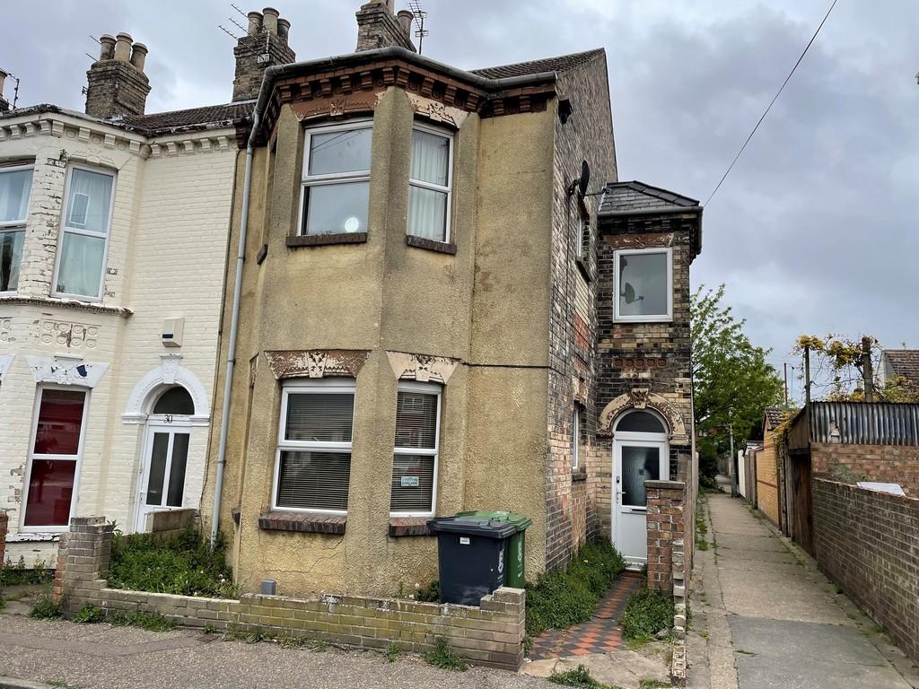 Lichfield Road, Great Yarmouth 4 bed terraced house £120,000