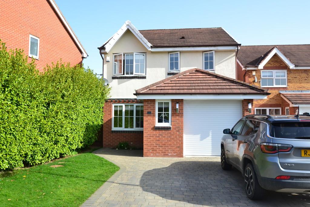 Clover Walk, Upton 3 bed detached house £205,000