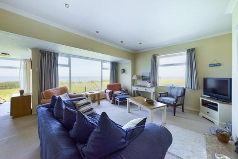 19 Cliff Road, Overstrand, Cromer, NR27 0PP