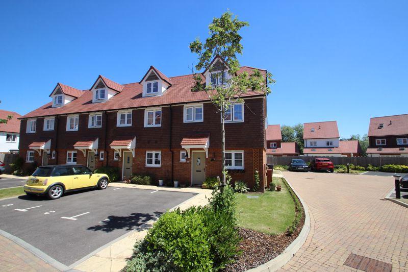 Hazelwood Close, Tonbridge, TN11 0FP 3 bed end of terrace house £425,000