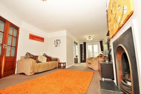 4 Elm Walk, Rayne, Braintree, CM77 6ES