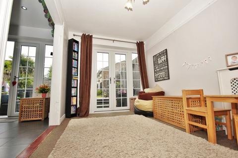 4 Elm Walk, Rayne, Braintree, CM77 6ES