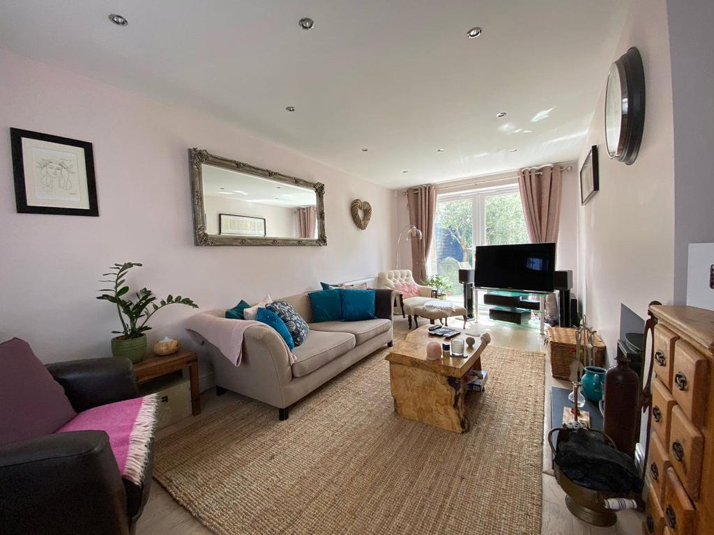 Trumbull Road, Bracknell, Berkshire, RG42 3 bed terraced house £385,000