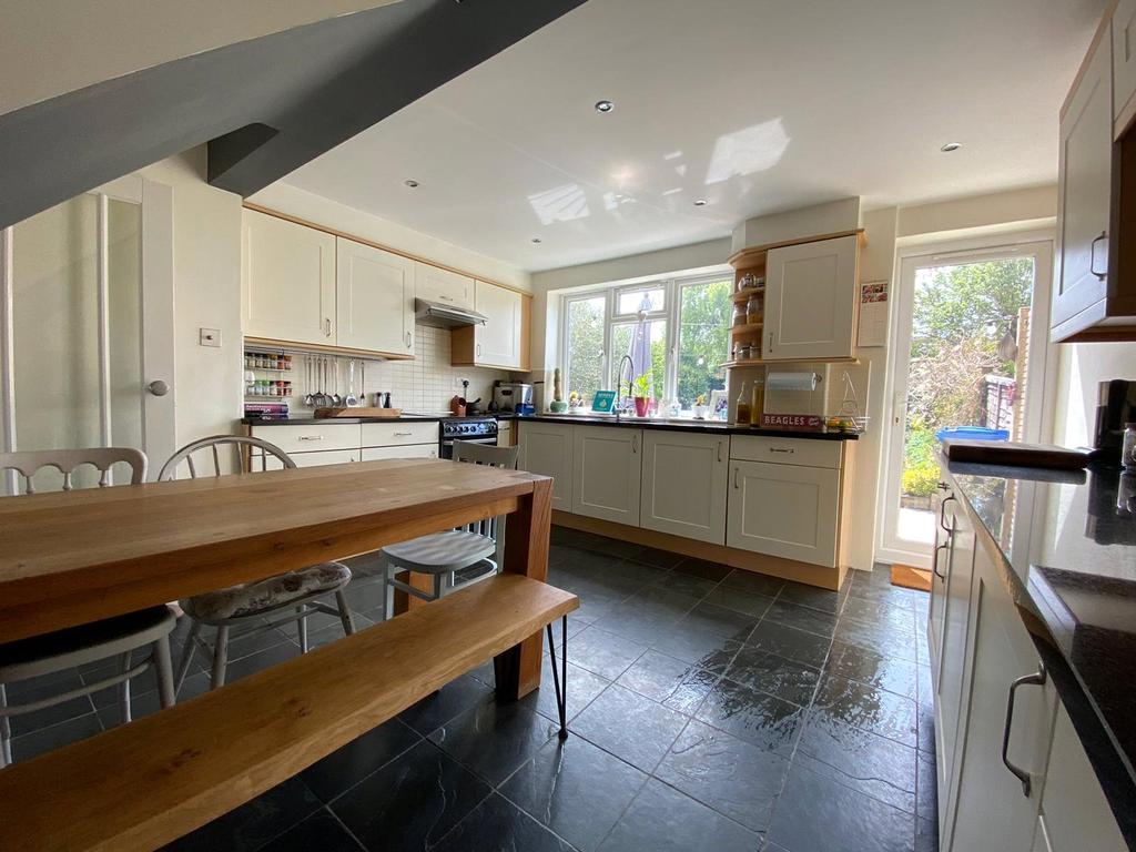 Trumbull Road, Bracknell, Berkshire, RG42 3 bed terraced house £385,000