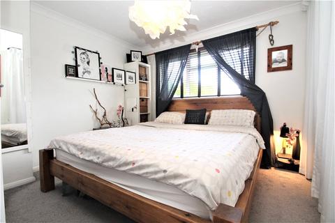 16 Barnes Road, Frimley, Camberley, GU16 8BZ