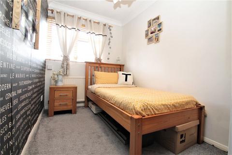 16 Barnes Road, Frimley, Camberley, GU16 8BZ